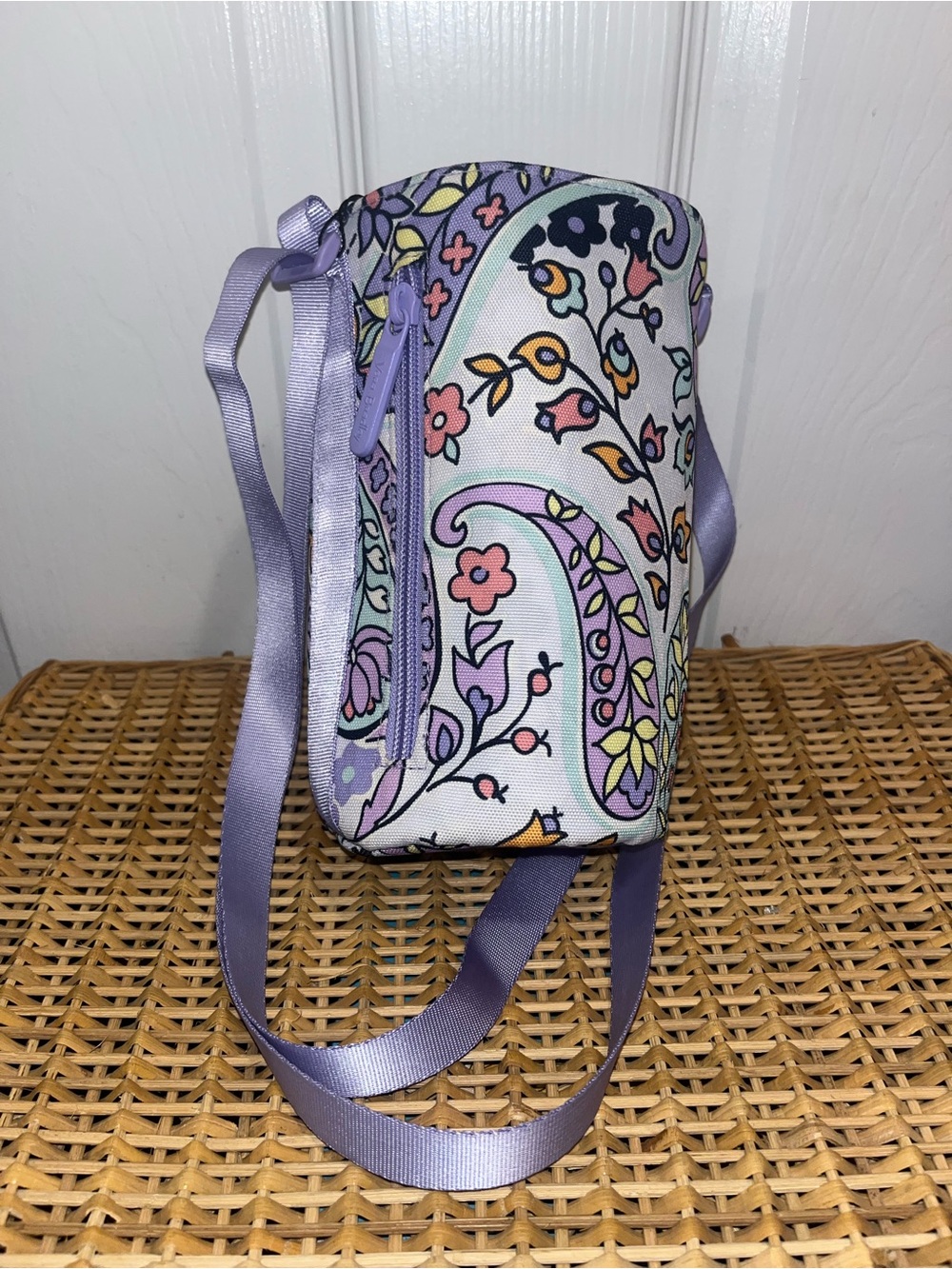 VERA BRADLEY Lighten up water bottle holder in Maddalena paisley soft lavender